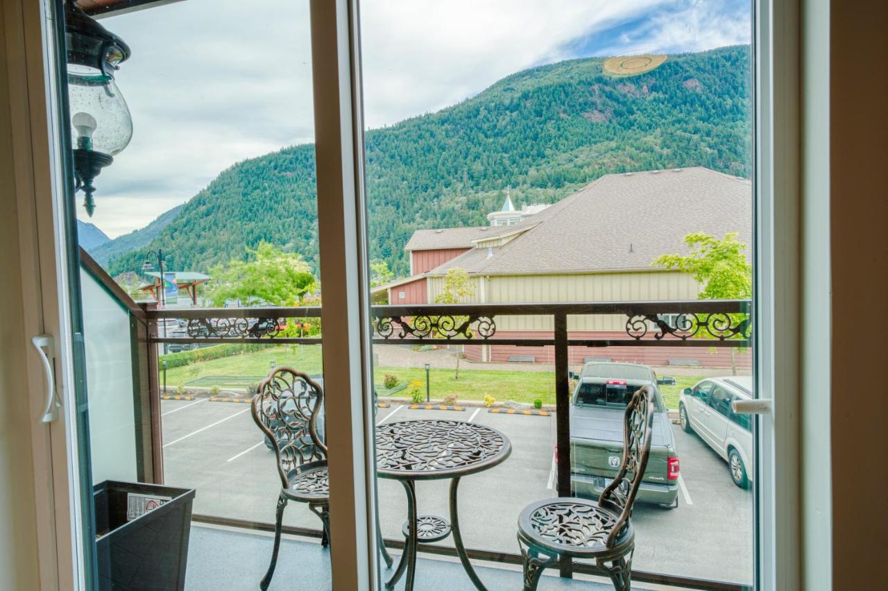 Harrison Grand Motel Harrison Hot Springs Kültér fotó